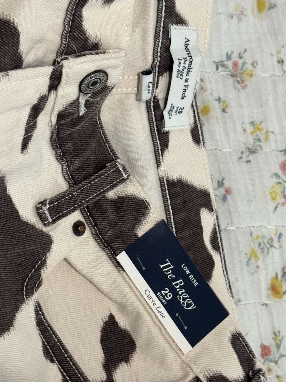 NWT A&F Cow Print Curve Love Low Rise Jeans - Picture 5 of 5
